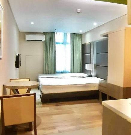 Studio Unit Condo At Antel Serenity Suites Makatiマニラ市 エクステリア 写真